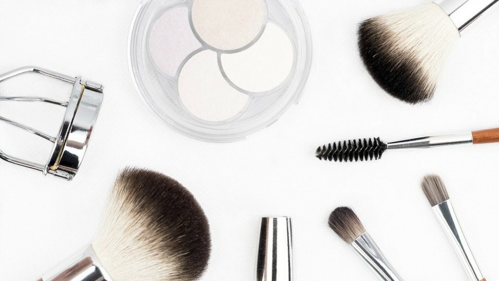 11 dicas de como fazer a maquiagem durar a festa inteira